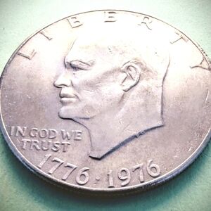 1976-P Bicentennial Eisenhower Dollar Coin In very Good Circulated Condition.